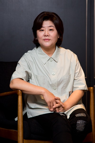  영화 <오마주>에서 주연을 맡은 배우 이정은.