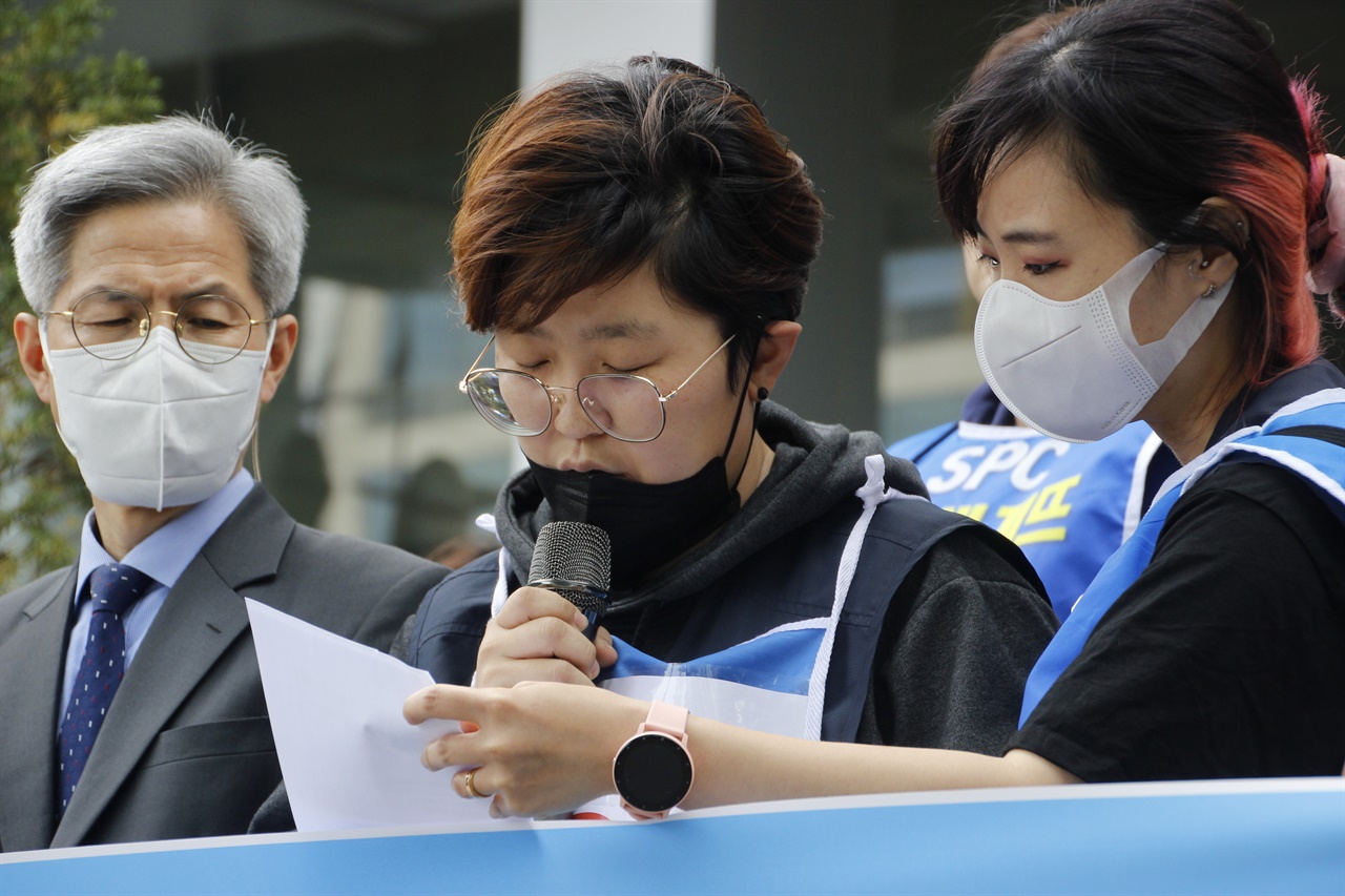 임종린 파리바게뜨지회장이 19일 오전 11시, 양재동 SPC 본사 단식농성장 앞 “끝이 아닙니다. 이제 시작입니다” 기자회견에서 입장을 밝히고 있다.