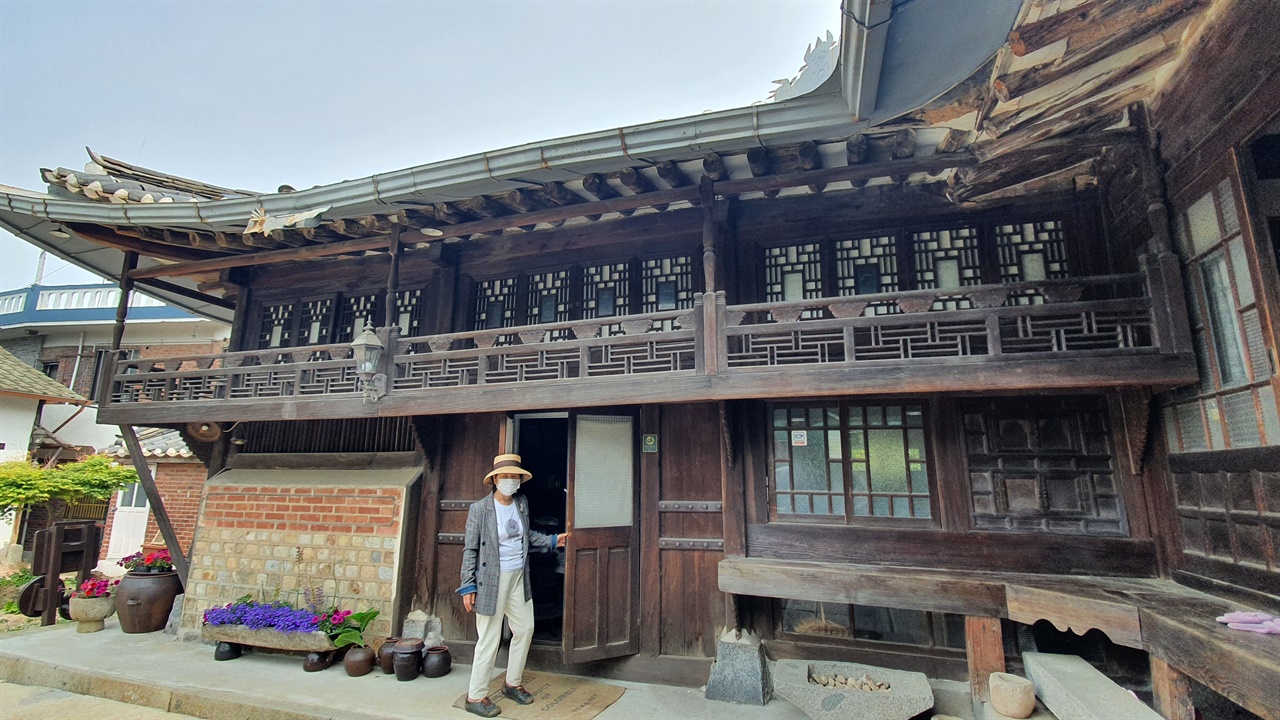 대명헌의 2층 가옥구조는 일본의 양식이 아니라 고려시대 이래로 전해져 내려온 우리의 건축양식이다.