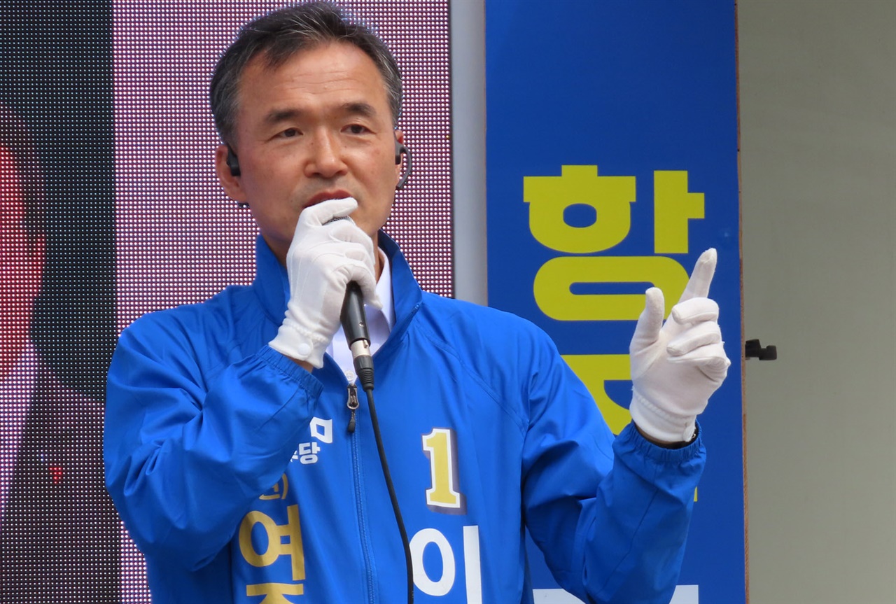  선거유세 중인 더민주 이항진 여주시장 후보