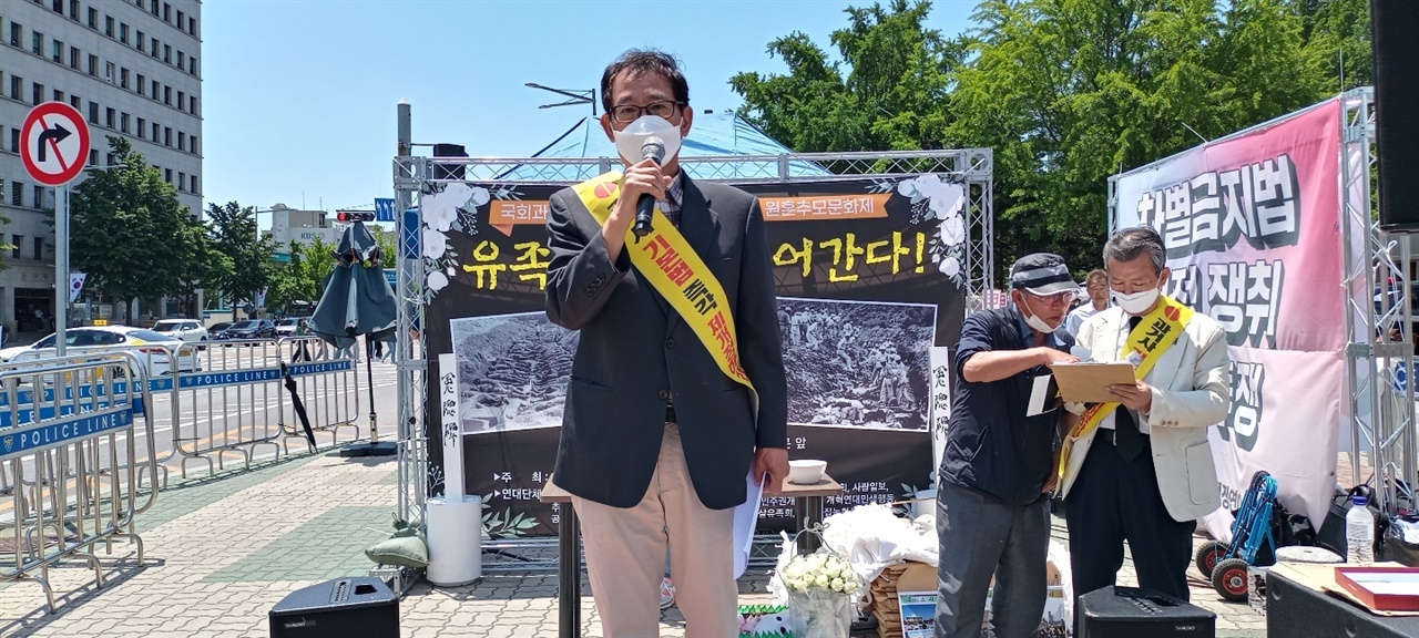 촛불계승연대천만행동 상임대표 연대사 송운학 상임대표는 “10년이면 강산도 바뀐다는 옛말이 있다. 한국전쟁이 발생한 지 거의 72년이 다 되어 간다. 70여년이면, 강산이 일곱 번이나 바뀐 것과 다름없는데 정치인들과 국가가 한 일이 있는가? 