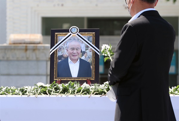 31일 오전 광주 동구 5·18 민주광장에서 5·18 민주화운동으로 사형을 선고 받고 특별사면된 고 정동년 5·18 기념재단 이사장에 대한 영결식이 열리고 있다. 