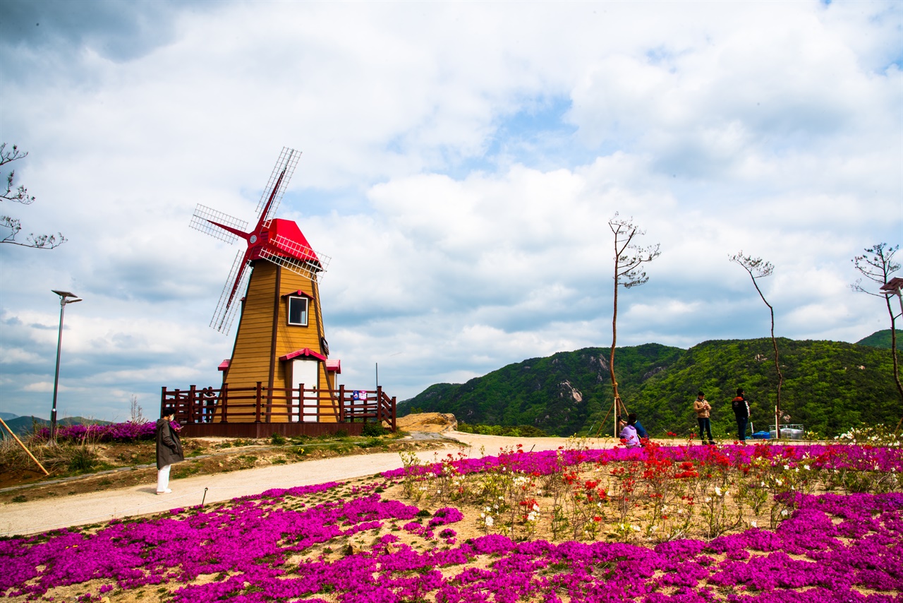  화산마을의 명물 풍차전망대