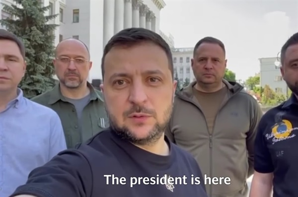 항전 100일째를 맞이한 볼로디미르 젤렌스키 우크라이나 대통령의 대국민 영상 메시지 갈무리.