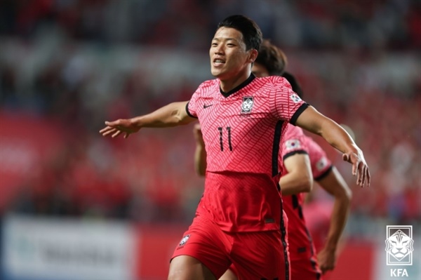 황희찬 한국 대표팀 공격수 황희찬이 칠레와의 평가전에서 선제골을 터뜨린 후 환호하고 있다. 