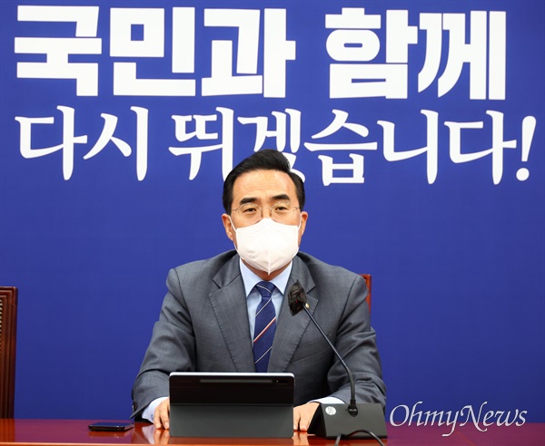 더불어민주당 박홍근 당대표 직무대행 겸 원내대표가 9일 오전 국회에서 열린 정책조정회의에서 발언하고 있다.