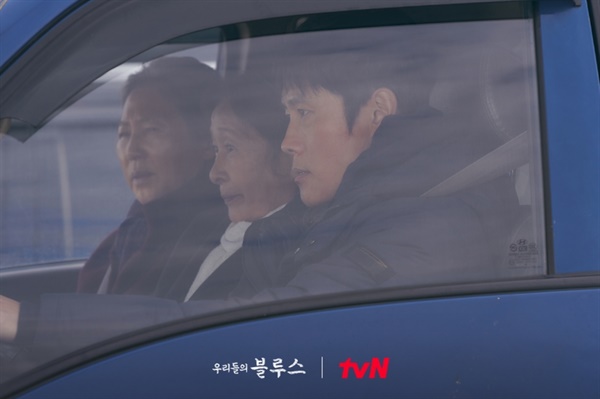  tvN 드라마 <우리들의 블루스>의 한 장면.