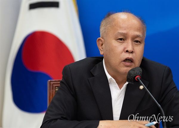 이용우 더불어민주당 비상대책위원이 2022년 6월 13일 서울 여의도 국회에서 열린 비상대책위원회의에서 발언하고 있다.