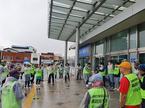 15일 오전 조치원역, 도보행진 마지막날 답게 많은 노동자들이 함께 참여했다(공공운수노조 제공)