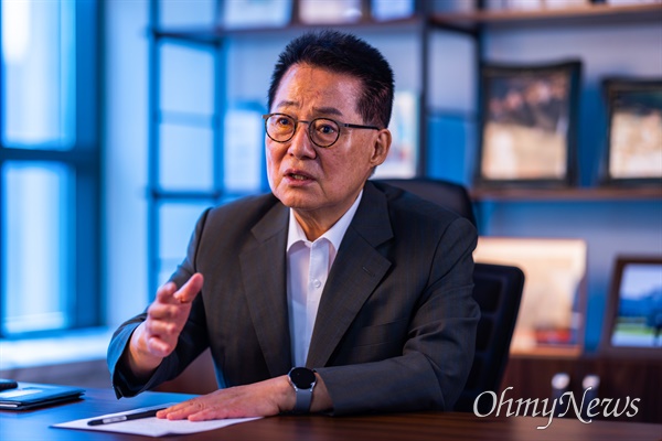 박지원 더불어민주당 전남 해남·완도·진도 지역구 국회의원 후보. 사진은 지난 2022년 6월 <오마이뉴스>와 인터뷰하고 있는 모습. 