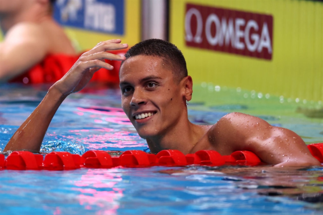  2022 국제수영연맹 세계수영선수권대회 남자 자유형 200m 금메달을 따낸 다비드 포포비치