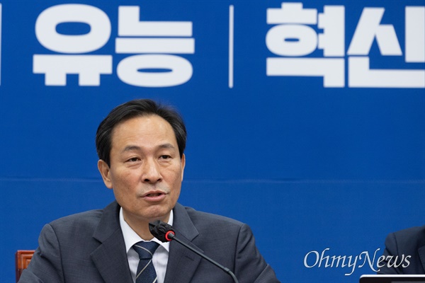 우상호 더불어민주당 비상대책위원장이 22일 오전 서울 여의도 국회에서 열린 비상대책위원회의에서 발언하고 있다.