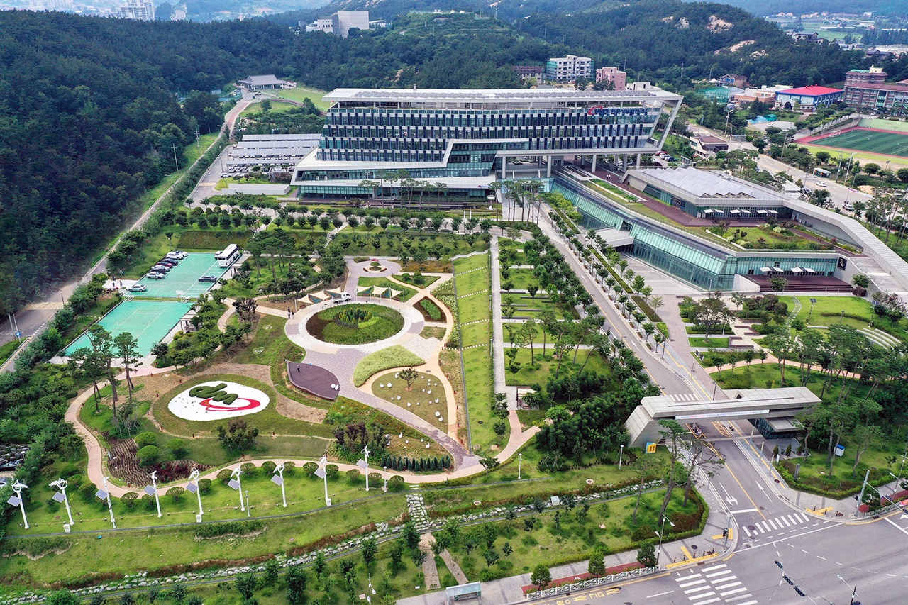 충남 태안군에 위치한 한국서부발전(주)본사 전경