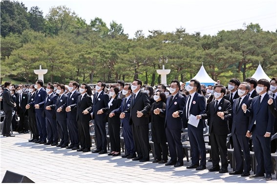 지난 5월 18일, 국립5.18민주묘역에서 제42주년 5.18민주화운동 기념식이 엄수됐다.