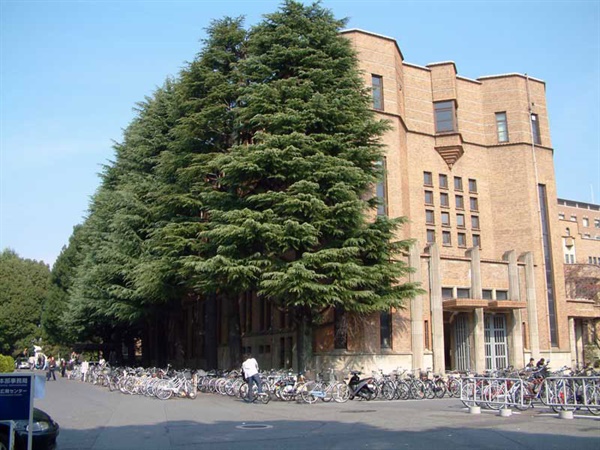 교토대학교 법경 본관. 1933년에 준공했다. 