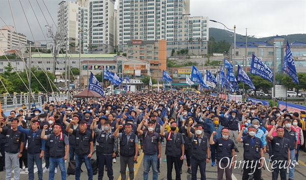  24일 오후 대우조선해양 서문 앞에서 열린 “하청노동자 총파업 투쟁 승리 결의대회”