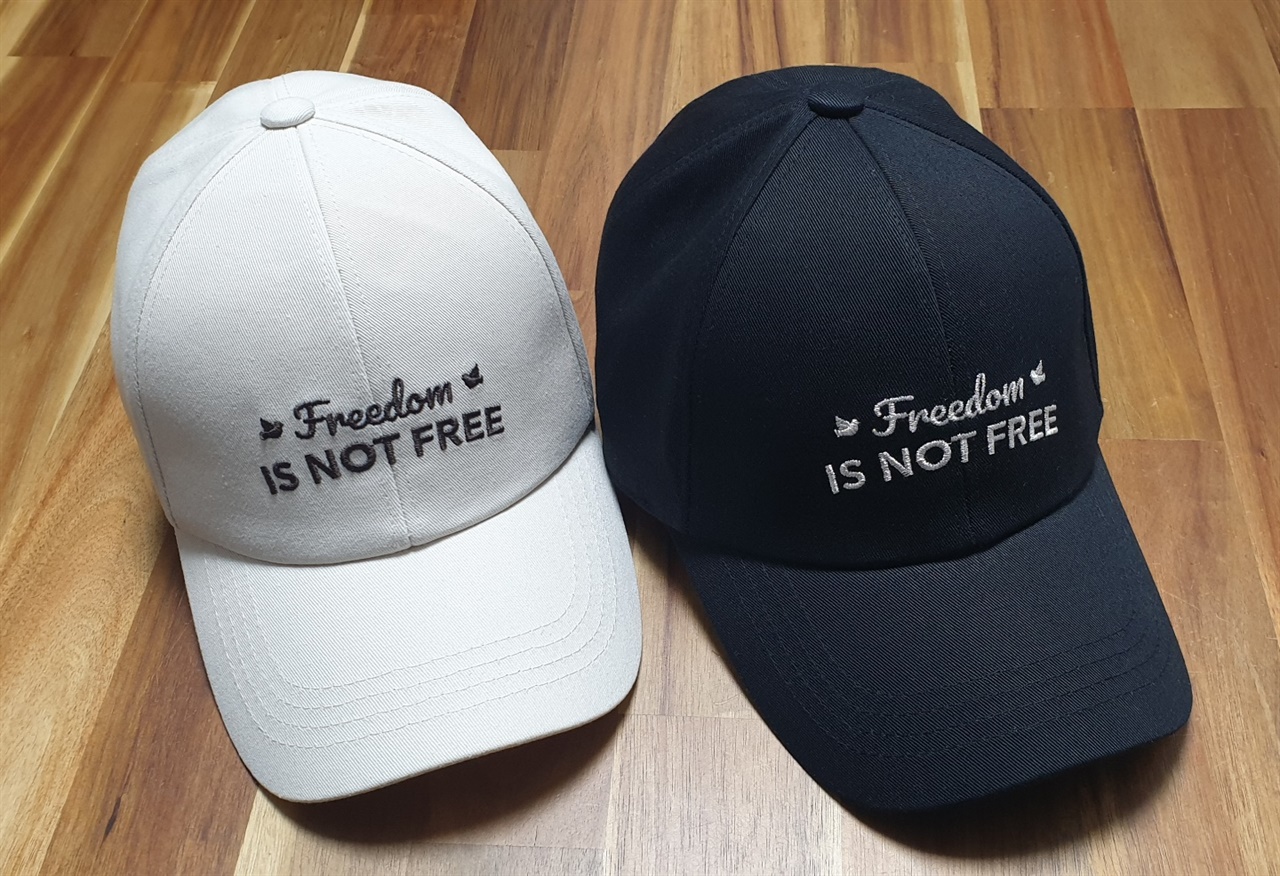 'Freedom Is Not Free' 모자를 착용할 때마다 마음에 새겨야 한다