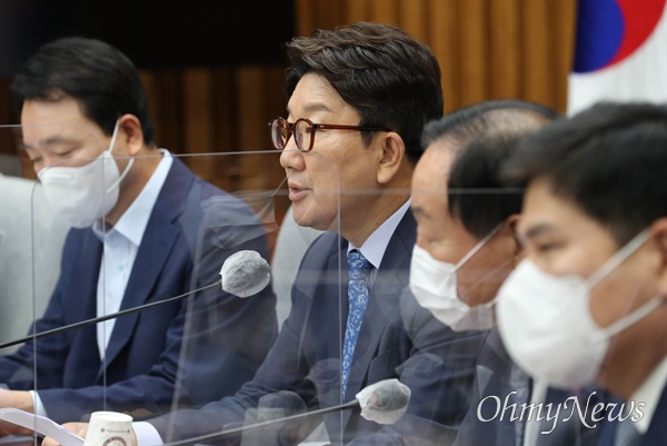 국민의힘 권성동 원내대표가 28일 오전 서울 여의도 국회에서 열린 원내대책회의에서 발언하고 있다. 