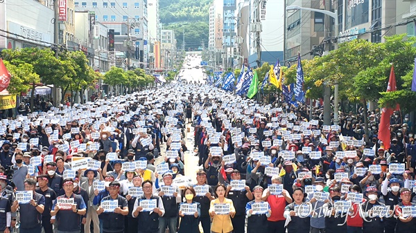  2일 오후 경남 거제 옥포수협사거리에서 열린 “영남권 노동자대회”