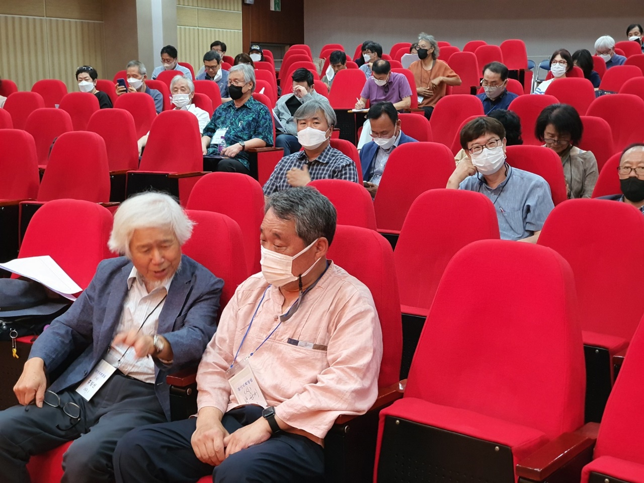 경기문화재단 다산홀에는 이날 100명의 작가들이 모여, 한국작가회의 경기지회 창립을 선언했다.