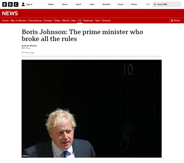 보리스 존슨 영국 총리의 집권 보수당 대표 사임을 보도하는 영국 BBC 방송 갈무리.