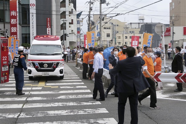 아베 신조 전 일본 총리가 8일 일본 나라현 나라시에서 선거유세를 하던 중 총격을 받고 쓰러지는 사건이 발생했다. 