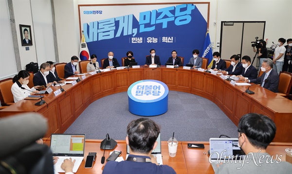더불어민주당 박홍근 원내대표가 11일 국회에서 열린 비상대책위원회 회의에서 발언하고 있다.
