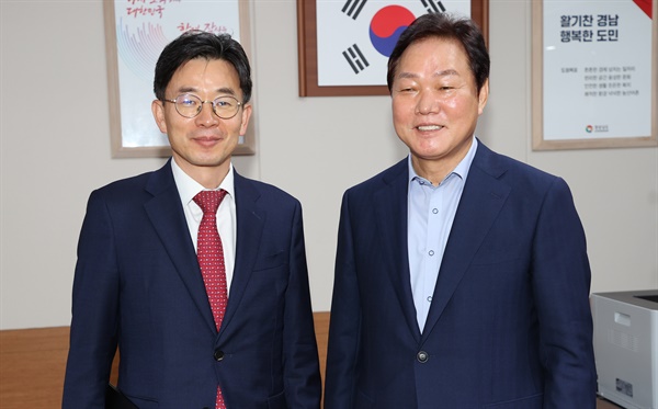 박완수 경남도지사와 김병규 경제부지사(왼쪽).