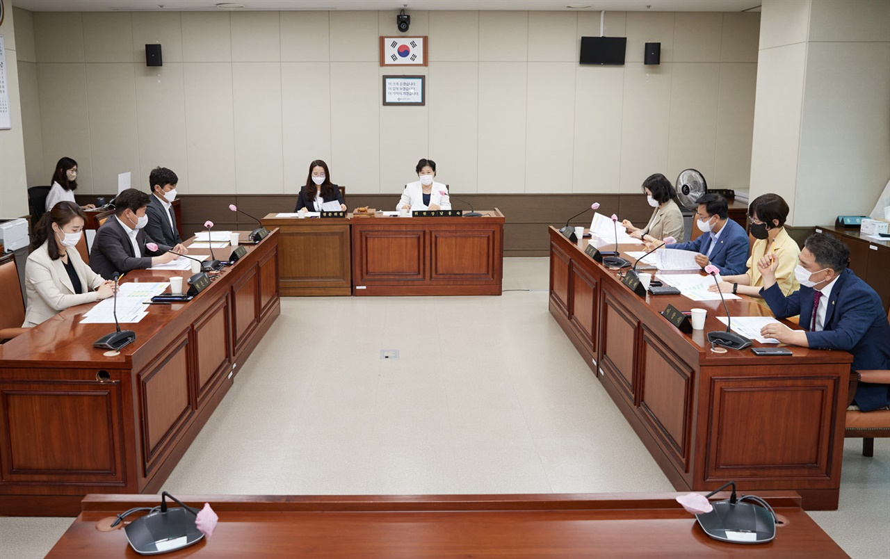 경기 용인시의회 의회운영위원회가 13일 회의를 개최해 제265회 임시회를 오는 21일부터 26일까지 6일간의 일정으로 개회하기로 결정했다.
