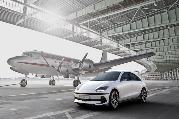 현대자동차 전용 전기차 브랜드 아이오닉의 두 번째 모델인 아이오닉 6(IONIQ 6, 아이오닉 식스)’가 마침내 완전 공개됐다.