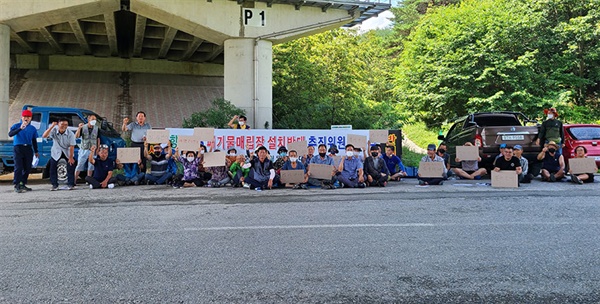 16일 태영건설이 추진하고 있는 폐기물매립장이 들어설 강릉 주문진 향호2리 주민 30여명은 긴급 모임을 갖고 매립장 건설 반대 의사를 표명하고 있다. 