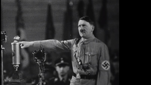 히틀러 다큐 <히틀러: 파시즘의 진화>의 한 장면