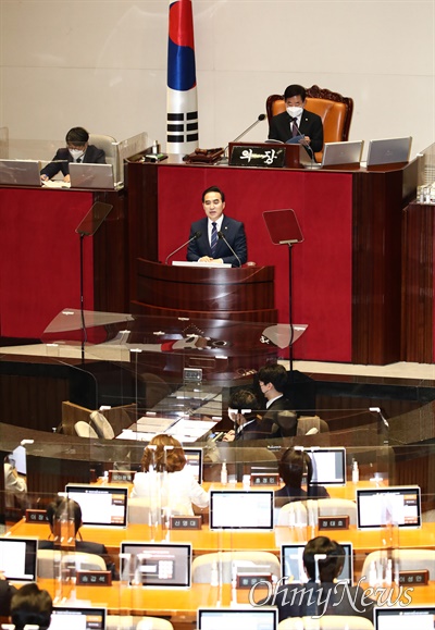 더불어민주당 박홍근 원내대표가 20일 서울 여의도 국회에서 열린 본회의에서 교섭단체 대표연설을 하고 있다. 