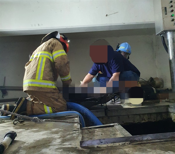 대구시 달성군 다사읍 죽곡리 한 정수사업소에서 정화조 청소 작업을 하던 작업자 4명 중 3명이 가스를 흡입해 1명이 숨지고 2명은 의식이 없는 상태에서 병원에 이송돼 치료를 받고 있다.