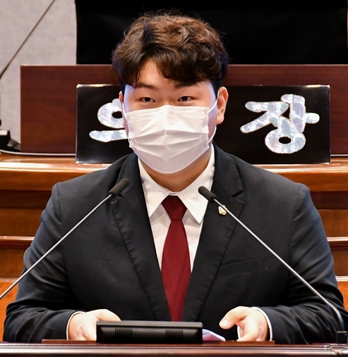 5분발언으로 첫 의정활동을 시작한 강남구의회 우종혁 의원.