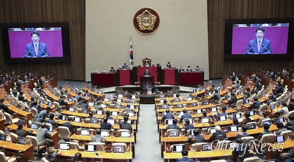 국민의힘 권성동 당 대표 직무대행 겸 원내대표가 21일 서울 여의도 국회에서 열린 본회의에서 교섭단체 대표연설을 하고 있다.