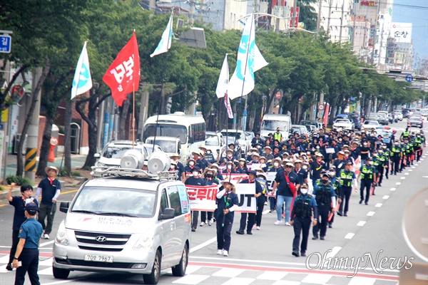 경남지역 노동자, 농민, 대학생으로 구성된 '통일선봉대'는 7월 24일 오후 창원진해에서 "주한미군 철수"를 외치며 거리행진한 뒤, 미해군진해함대지원부대 앞에서 집회를 열었다.