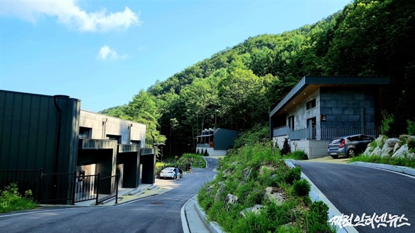 충북 제천 옥전자연휴양림의 숙소동 모습 