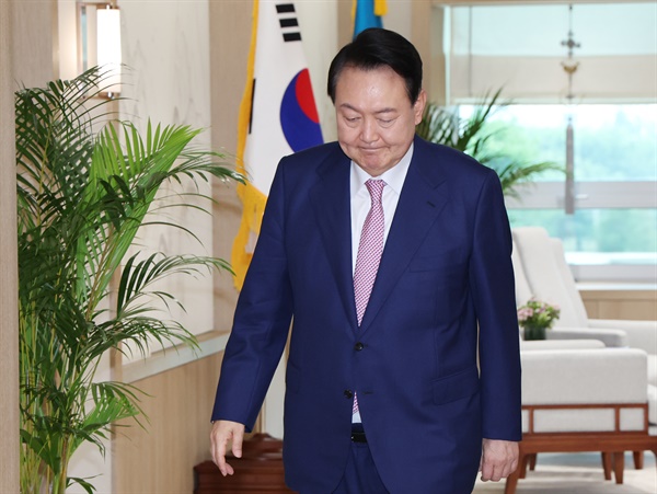 지난 7월 29일 윤석열 대통령이 서울 용산 대통령실 청사에서 열린 주한대사 신임장 제정식에 입장하고 있다.