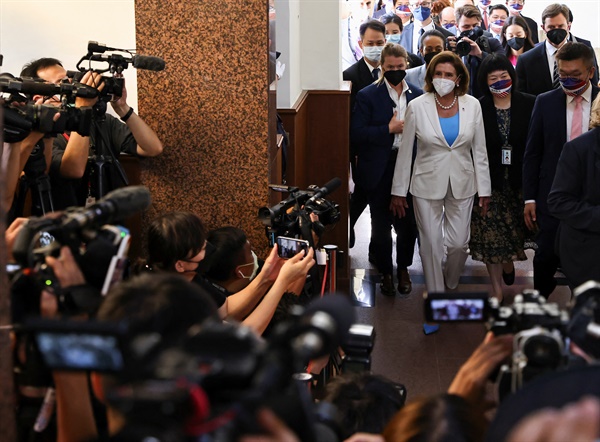 낸시 펠로시 미국 하원의장이 3일 대만 타이베이의 입법원(의회)을 방문했다.