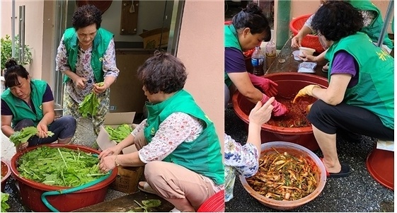 전 전주시새마을부녀회 오희옥 지사 가족에게 전달하기 위해 전 전주시새마을부녀회 회원들이 정성껏 김치를 담그고 있는 모습