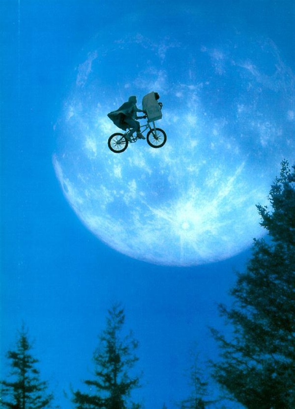  영화 'E.T'의 한 장면.
