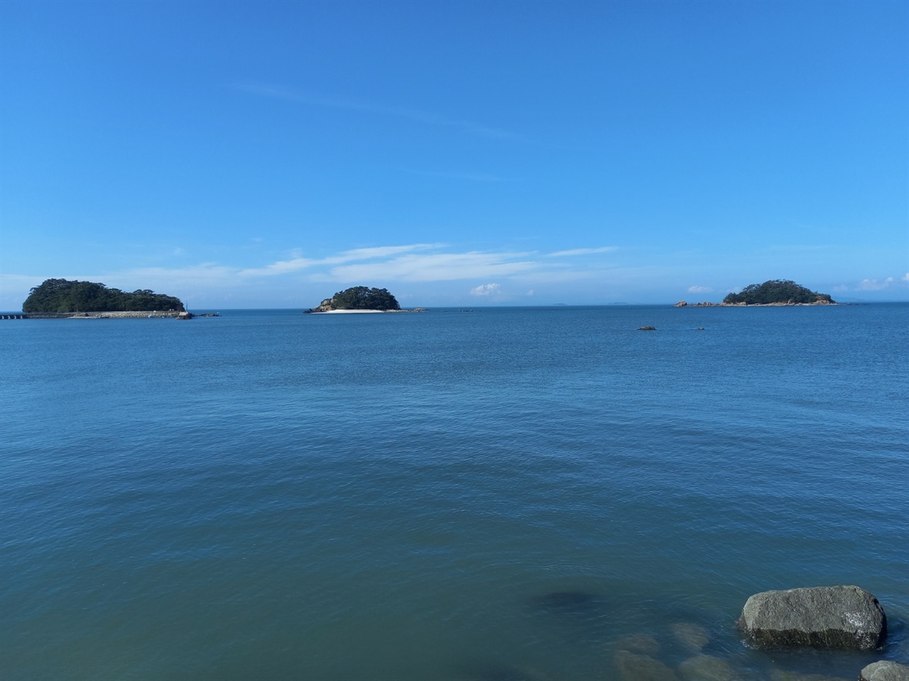 소야도 큰말 앞의 갓섬, 간뎃섬, 물푸레섬은 썰물 때면 바닷길이 열린다. 물경 1500m. 국내 5번째다. 