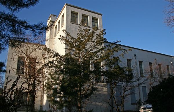 간송은 1938년 서울 성북동에 우리나라 최초의 사립미술관 ‘보화각’을 설립해 그동안 모은 문화재 보관했다. 지금은 간송미술관으로 바뀌었으며 국가 등록문화재로 지정됐다.