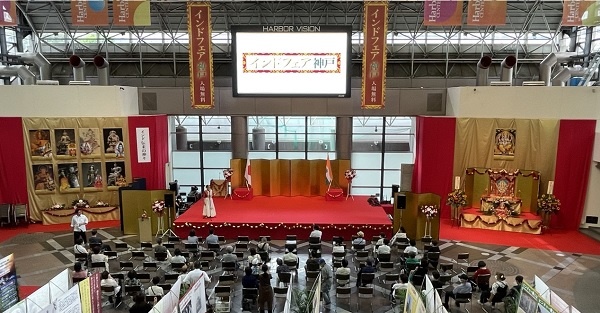          일본 인도 국교 70주년을 기념하는 축제가 고베 스페이스시에타 입구에서 열리고 있습니다. ？