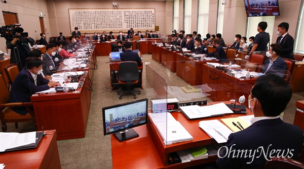 18일 국회에서 법제사법위원회 전체회의가 열리고 있다. 