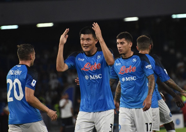  2022-2023 이탈리아 세리에A 몬차와의 경기에서 골을 터뜨린 나폴리 김민재