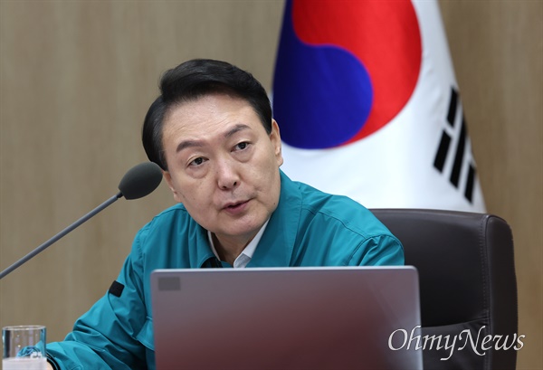 윤석열 대통령이 22일 오전 서울 용산 대통령실 청사에서 열린 을지 국무회의에서 발언을 하고 있다.