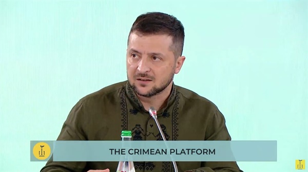 크름 플랫폼에서 발언하는 볼로디미르 젤렌스키 우크라이나 대통령