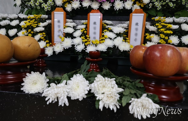 투병과 생활고에 시달리다 복지서비스의 도움을 받지 못한 채 세상을 떠난 '수원 세 모녀’의 빈소가 2022년 8월 26일 오전 경기도 수원시 권선구 수원중앙병원 장례식장에 마련됐다. 